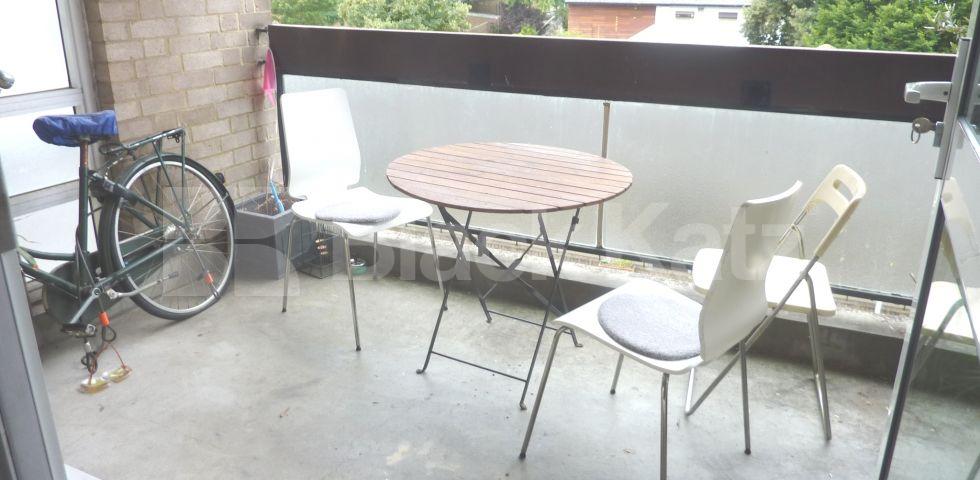 			MINUTES TO CANAL & TUBE & GOOD FOR 4 SHARERS! , 3 Bedroom, 1 bath, 1 reception Flat			 Shirland Road , WARWICK AVENUE 